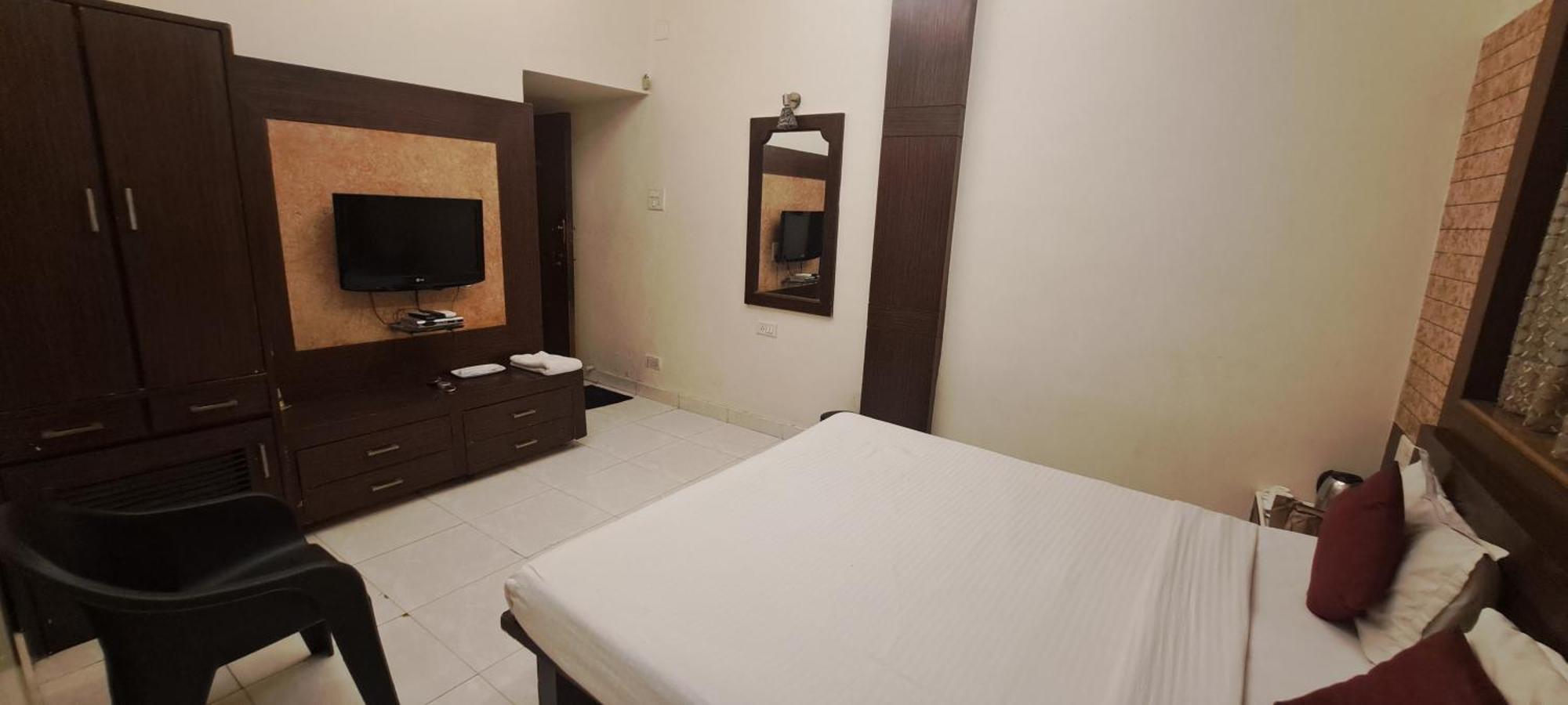 Hotel Shivam Πούνε Εξωτερικό φωτογραφία