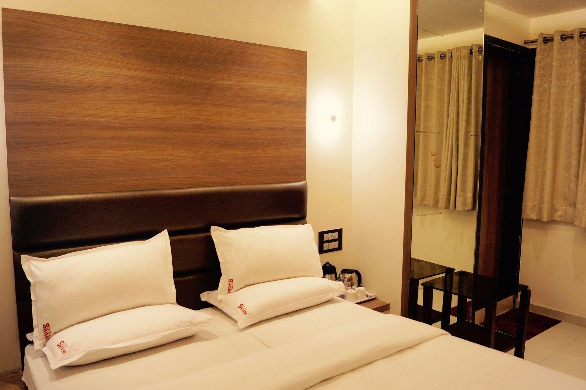 Hotel Shivam Πούνε Εξωτερικό φωτογραφία